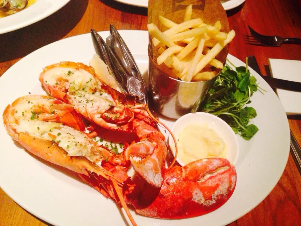 Snapdishの料理写真:the whole lobster and frites|Lucy Chenさん