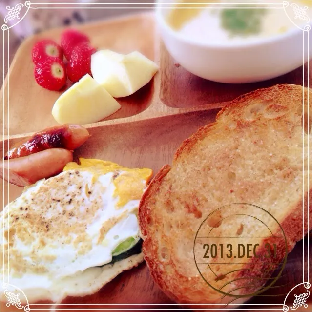 namastelotus michakoさんの Fried egg in avocado をリベンジしてみた(✽´◡`✽)|佐倉さん