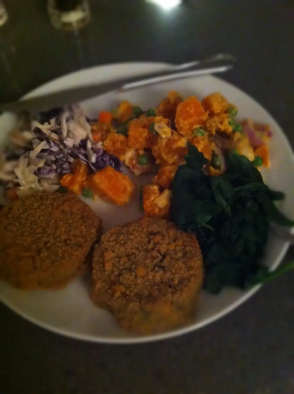 Sweet potato salad, spinach, coleslaw and veggie burgers|🍓Jolejo🍓さん