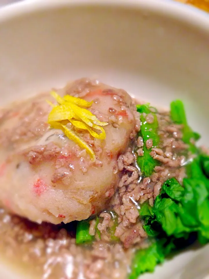 レンコン饅頭にひき肉あんかけを。ゆずの香りがいい感じ！|うきさん