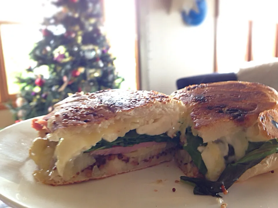 Ham, cheese, spinach and mustard toasted pide.|kipper's kitchenさん