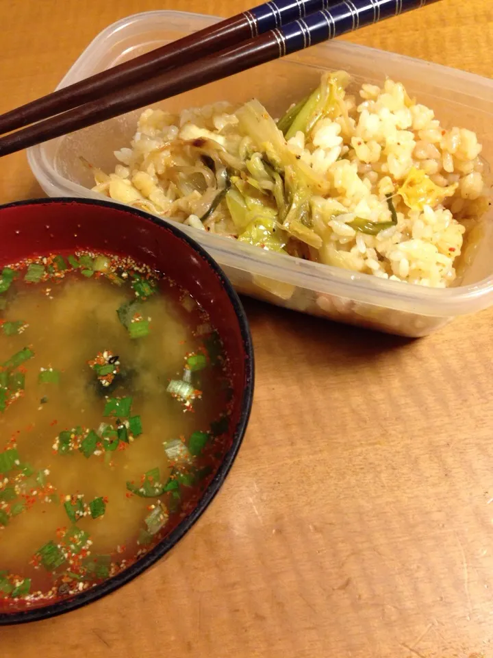 今年最後の〆ゴハンは中本の野菜丼にしじみの味噌汁。|中華蕎麦 銀時さん