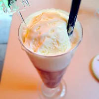 Snapdishの料理写真:Root beer float|Amanda Leeさん