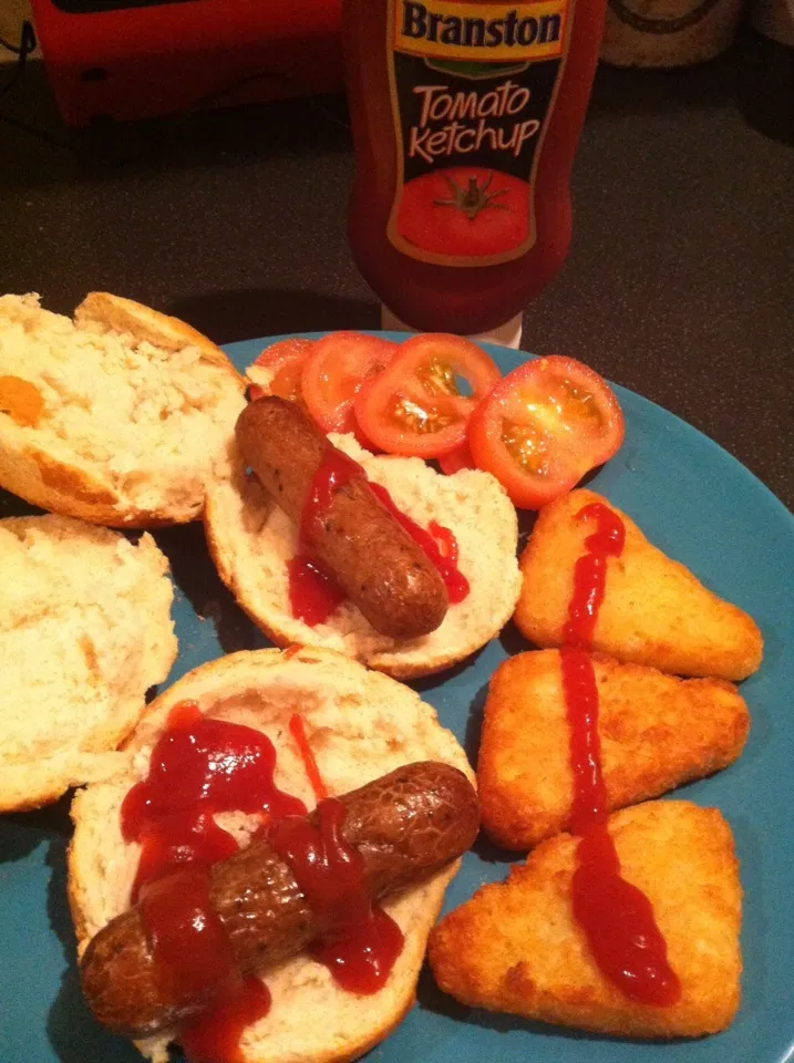 New Year's Eve hash browns, veggie sausages & ketchup|Nick Hiderさん