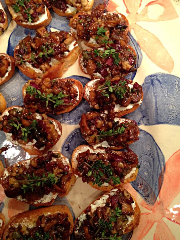 Snapdishの料理写真:fig walnut tapenade crostini|Matthew Cashenさん