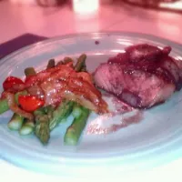 Snapdishの料理写真:ny strip and asparagus|ryan goldenさん