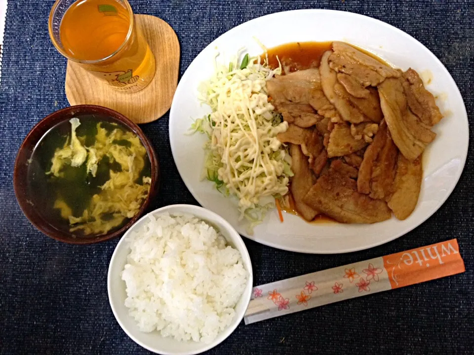 Snapdishの料理写真:豚の生姜焼き定食|ばーさんさん