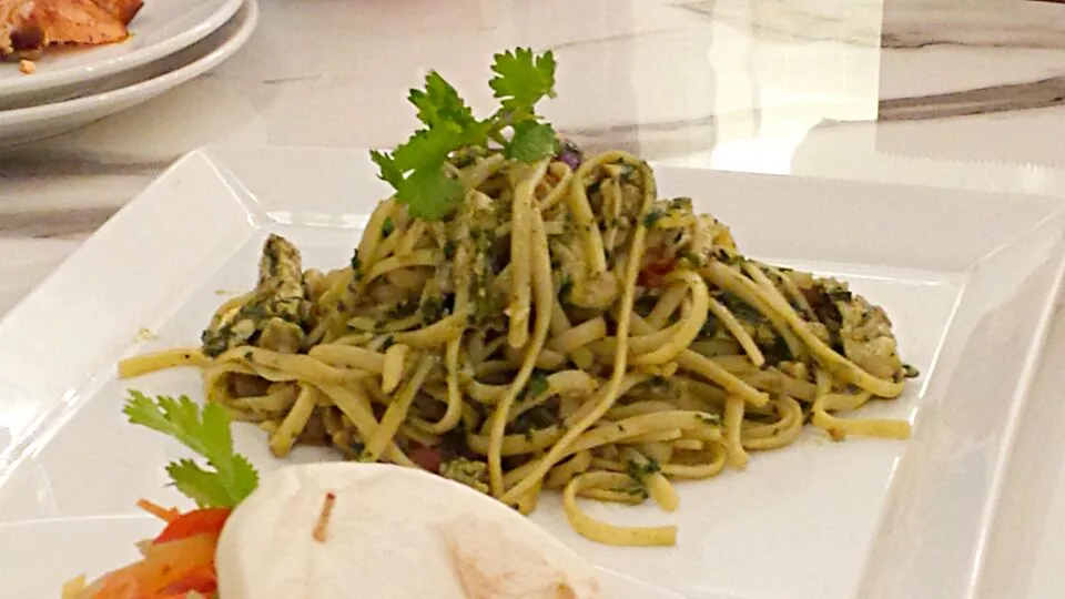 Creamy Pesto Chicken Linguine|genさん