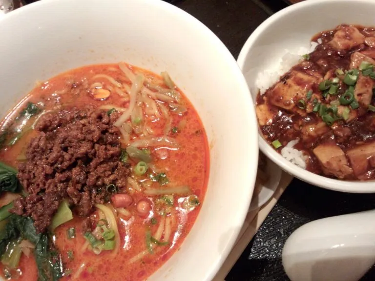 担々麺＆ミニ麻婆豆腐丼♪|はぎのつきさん