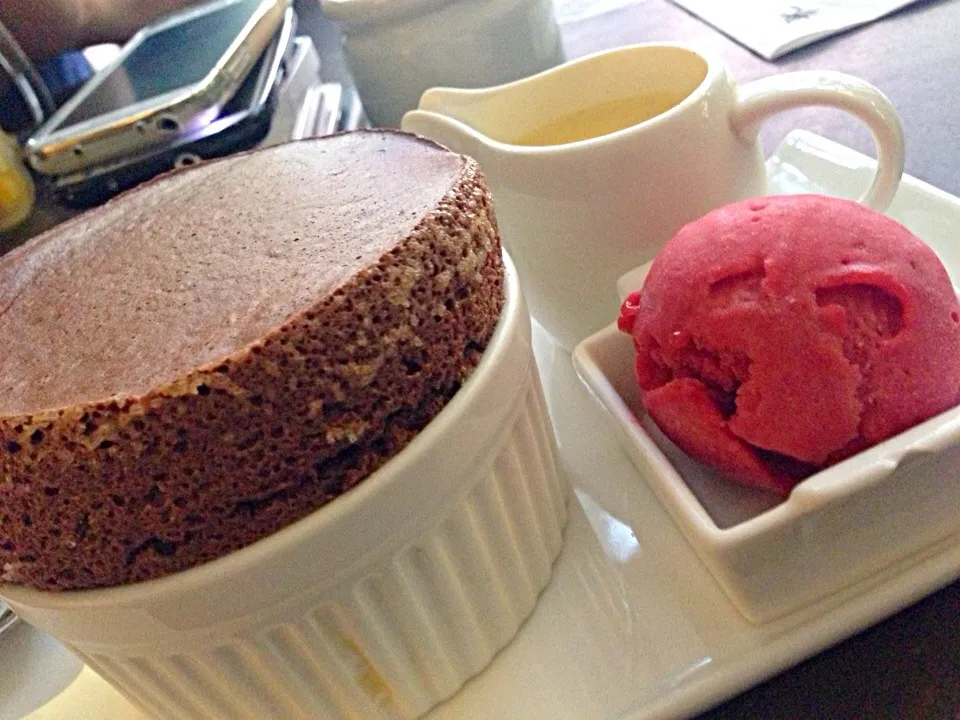 Snapdishの料理写真:Guanaja Chocolate Soufflé wif Raspberry Sorbet|hweeyhさん