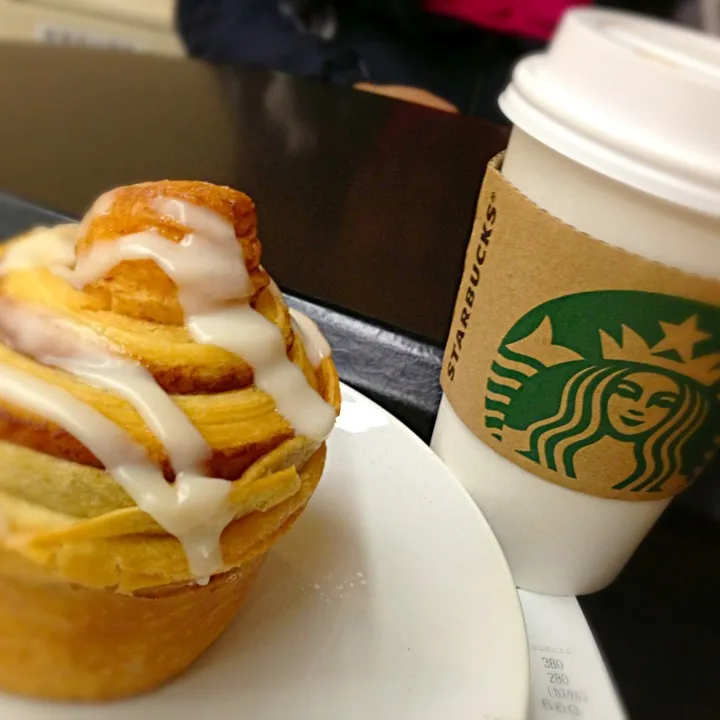 Capuccino e Cinnamon Roll!!!|lucia inoueさん