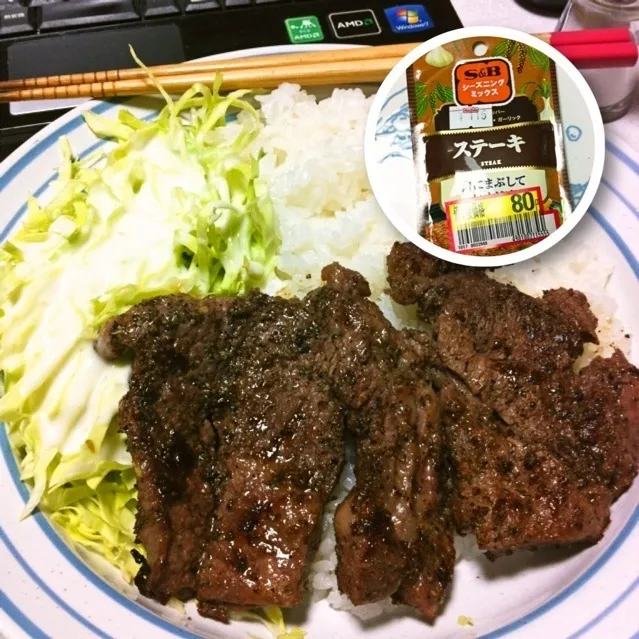 Snapdishの料理写真:140101-ステーキ,キャベツ,ライスのプレート ¥350 #夕食|dune725さん