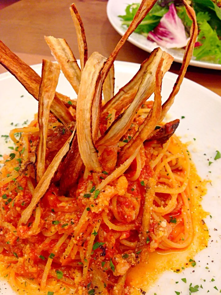 ごぼうのトマトソースパスタ|Shiori Kawaiさん