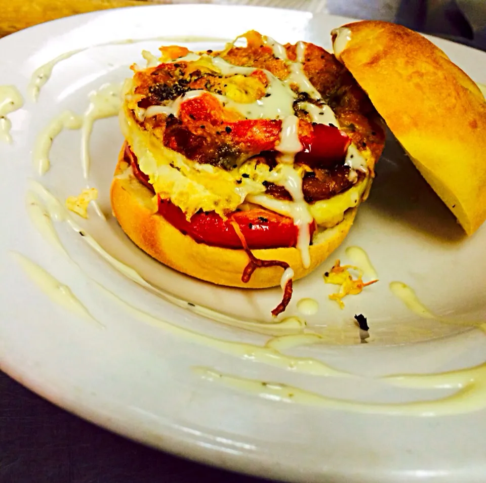 Egg slammer with fried tomato and roasted red pepper|Kirby Gholsonさん