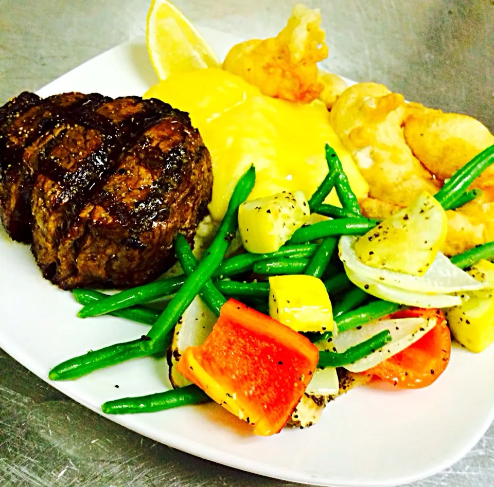 5 oz steak beer battered shrimp, Gouda topped mashed, and mixed veggies|Kirby Gholsonさん