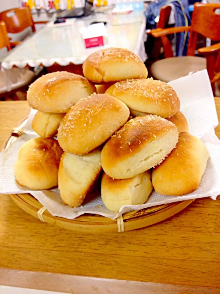 Home made filipino breakfast bread ( pandesal)|Aira Basiloniaさん