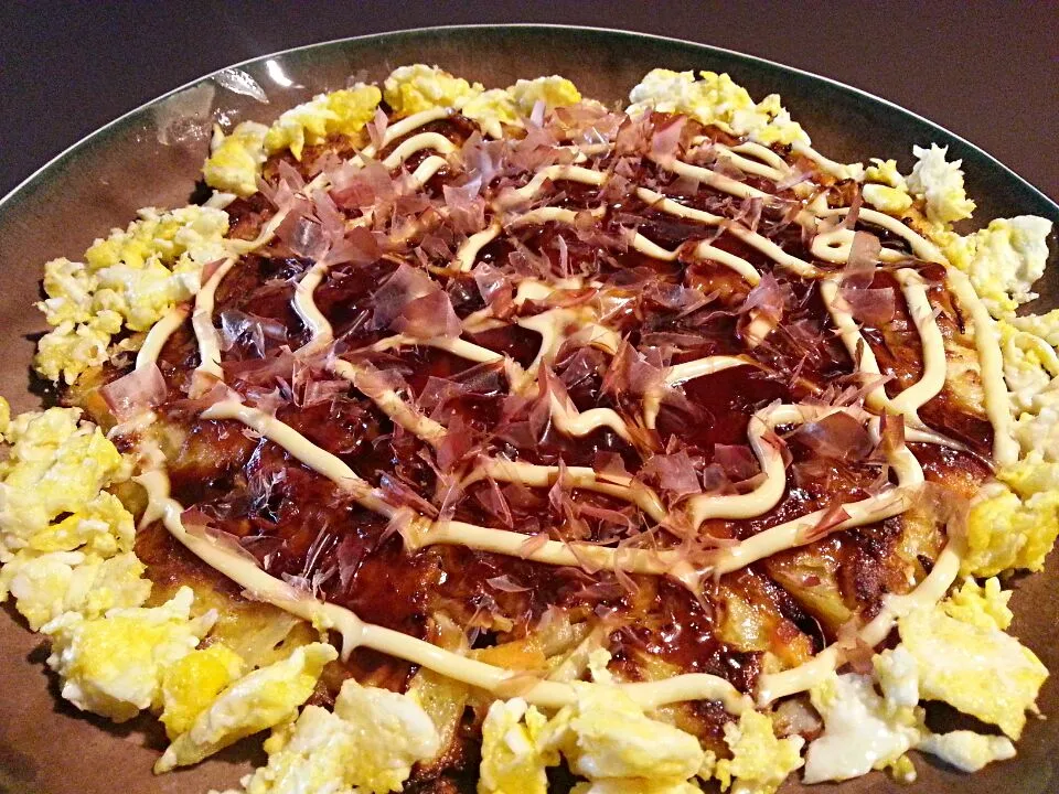 Our first Okonomiyaki

Sushi is well known in the Netherlands,  but no one has ever heared about Okonomiyaki overhere. We learned about it at Snapdish :-)|Frank&Jolanda - Eteninbeeldさん