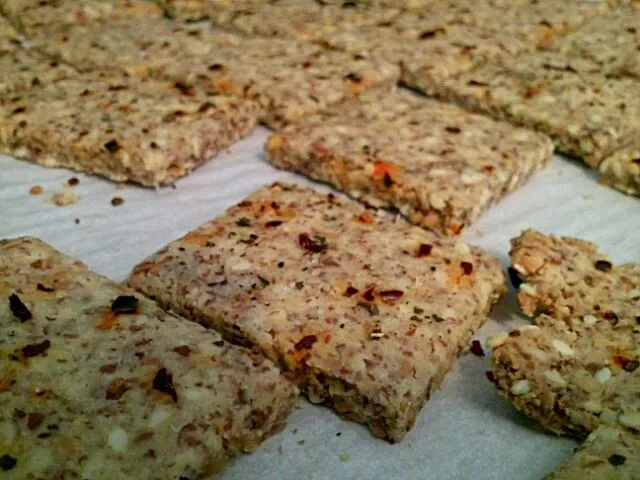 Almond sesame and flax crackers|Dan Zarinさん