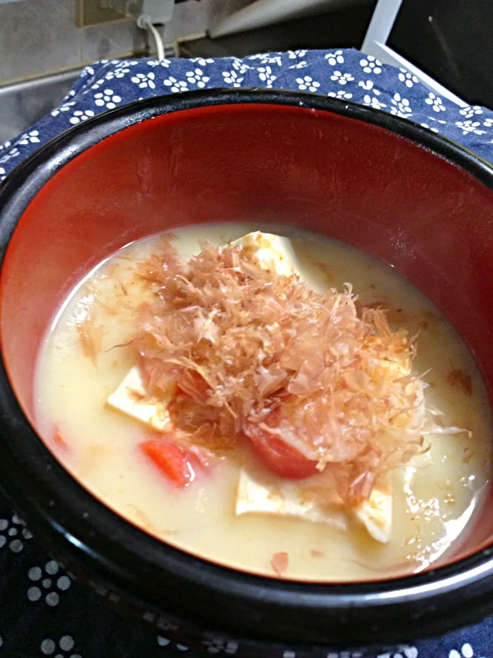 三日目にして、ようやくお雑煮の予定が、餅が見つからず、豆腐で代用(^ ^)|ハルさん