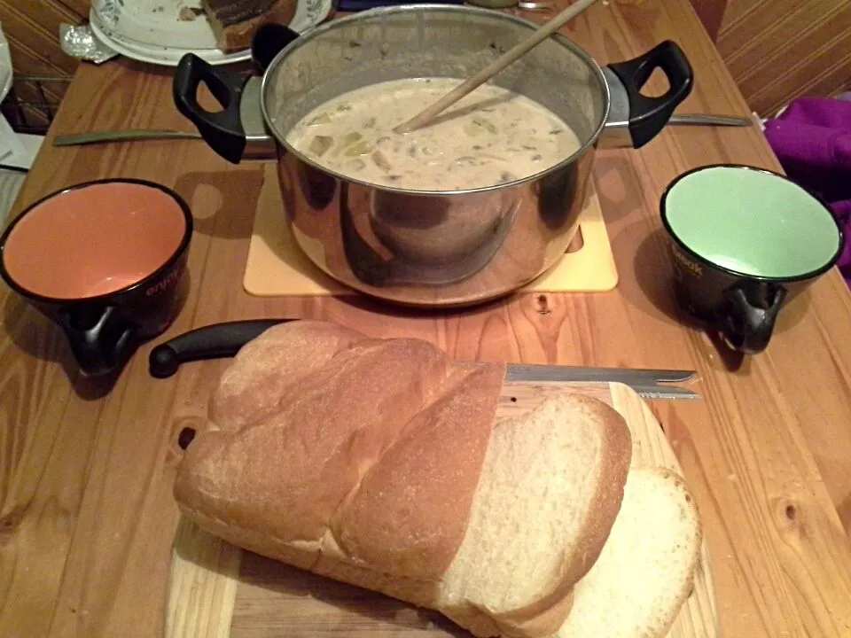 Clam chowder with homemade bread|Fe's kitchenさん