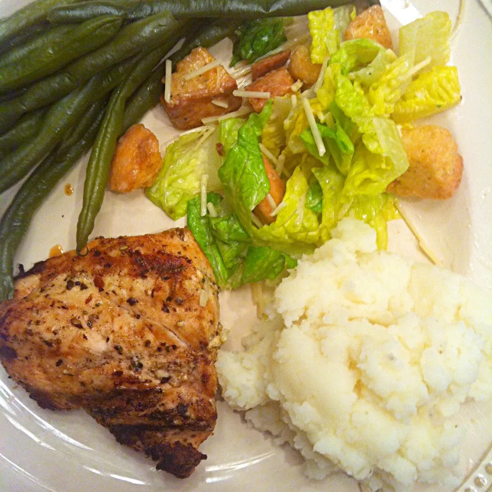 Snapdishの料理写真:chicken, mashed potatoes, green beans, and ceasar salad|Whitney Kinnisonさん