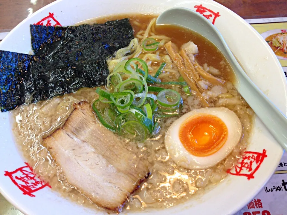 Snapdishの料理写真:おおぎやラーメン♡しょうゆとんこつ♡|みさとさん