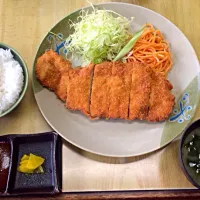 Snapdishの料理写真:ビックとんかつ定食|egoshiさん