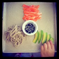 Snapdishの料理写真:sashimi, soba noodlee and avacado|Anelis Jordanさん