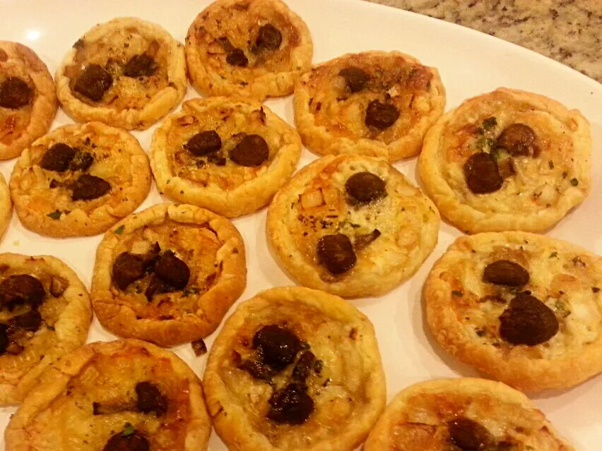 Crimini and Brie tartlets|Chef On Qさん