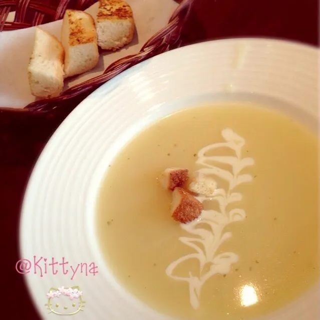 🎀꒰๑˃͈꒵˂͈๑꒱୭̥*ﾞ̥♡⃛Soup with Garlic Bread 👍🌟🌟🌟 Ɛn꒻öႸ|🎀Kittyna🌸さん