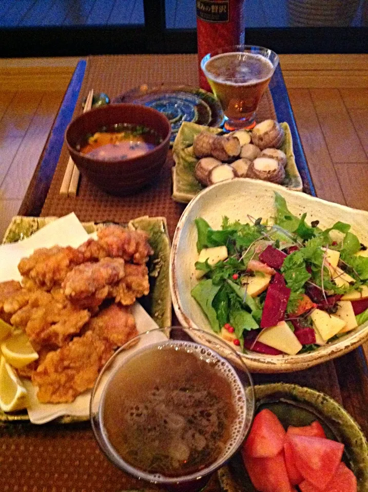 夕食 唐揚げ 小芋 からし菜とビーツのサラダ|izunさん