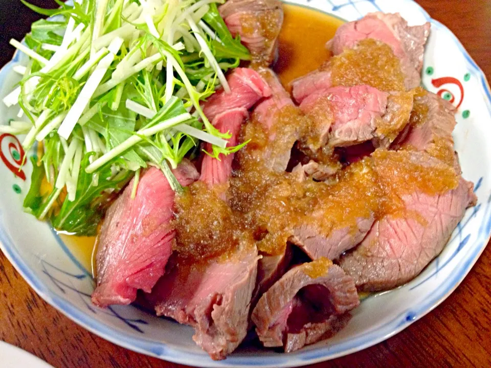 父が作ったローストビーフ。昨晩の実家ご飯🍚🍚|かずみさん