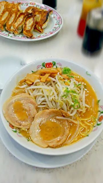 王将ラーメン（豚骨）🍜
餃子

餃子の王将|猫田さん