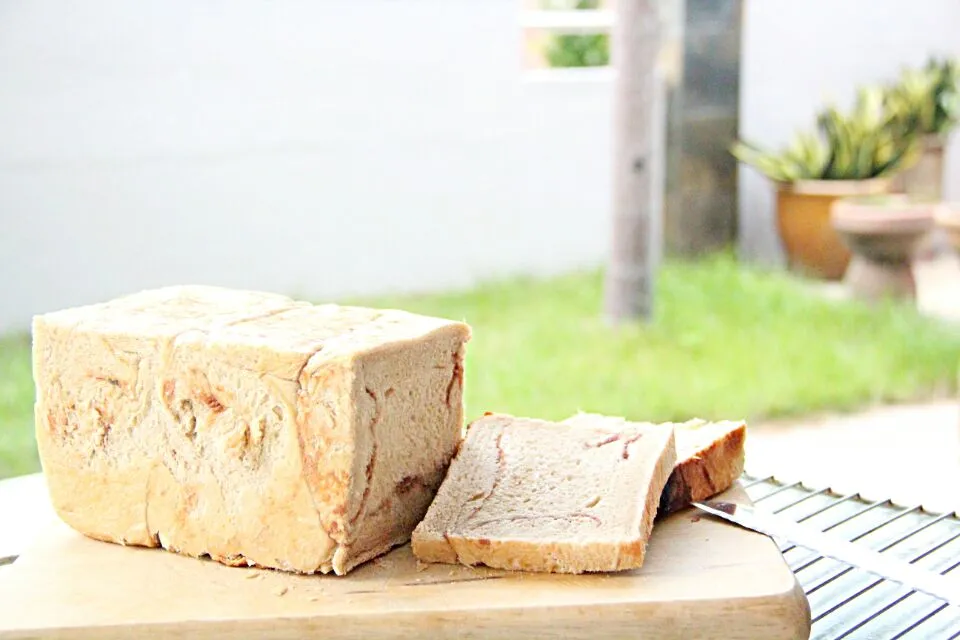 Homemade bread infused by milk tea with red bean paste|Erin Leeさん