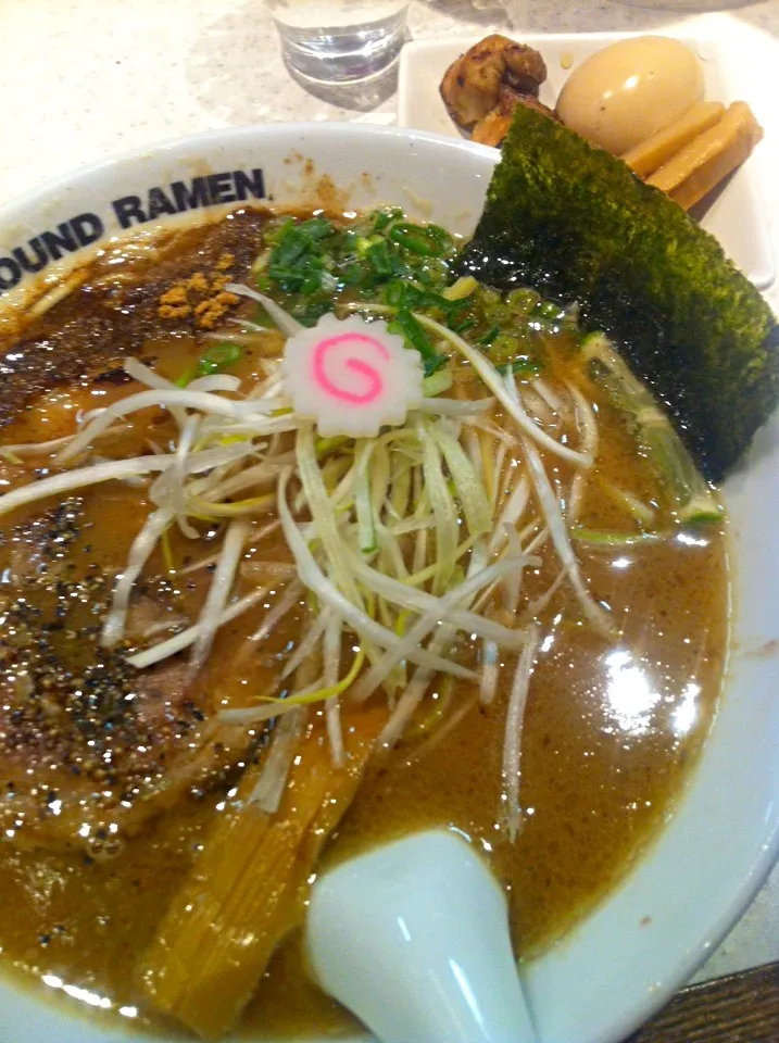 特製濃厚ラーメン（炙り鶏チャーシュー、メンマ、味玉付き）@UNDEROUND RAMEN REMIX 大宮（大宮）|Kazuya Miyukiさん