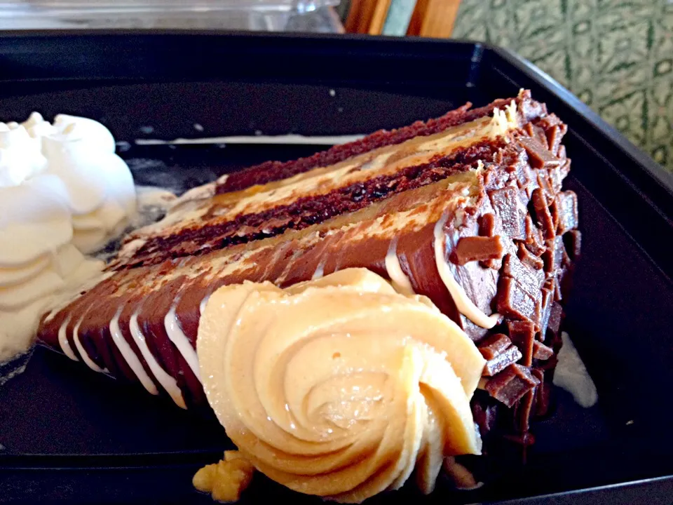 Snapdishの料理写真:Cheesecake Factory peanut butter cheesecake|Yuka Tukaさん