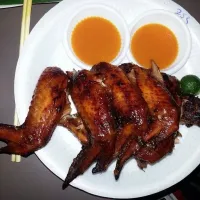 Snapdishの料理写真:BBQ Chicken Wings with Spicy (and somewhat Garlicky) dips.|@projecthoneypotさん