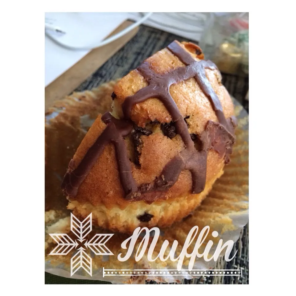 Half of a chocolate chip muffin|Irene Hoさん