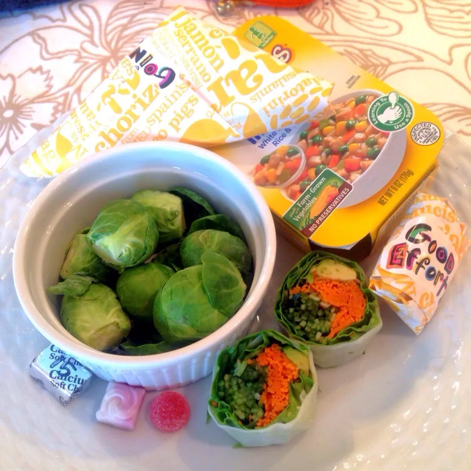 Half slice of Ezekiel flax bread, sautéed garlic brussel sprouts, maple breakfast sausage, turkey stew with rice and vegetables, garden salad mock sushi roll, c|Noelle Delitzschさん