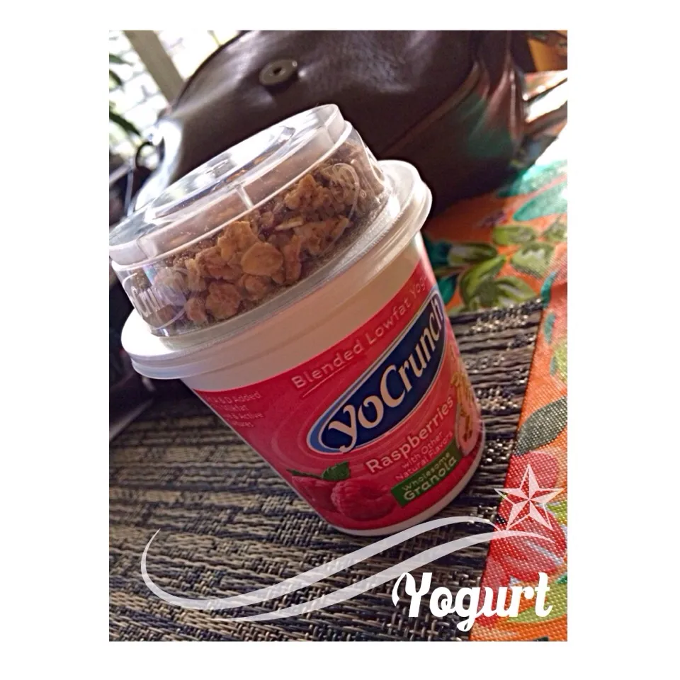 Raspberry yogurt with granola|Irene Hoさん