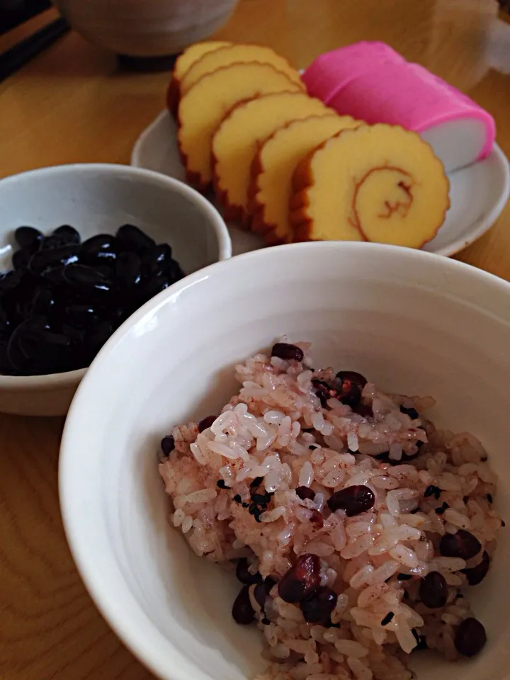 実家でもらったお赤飯と、おせちの残り。おせち消費活動も佳境に入ってきました。|liccaさん