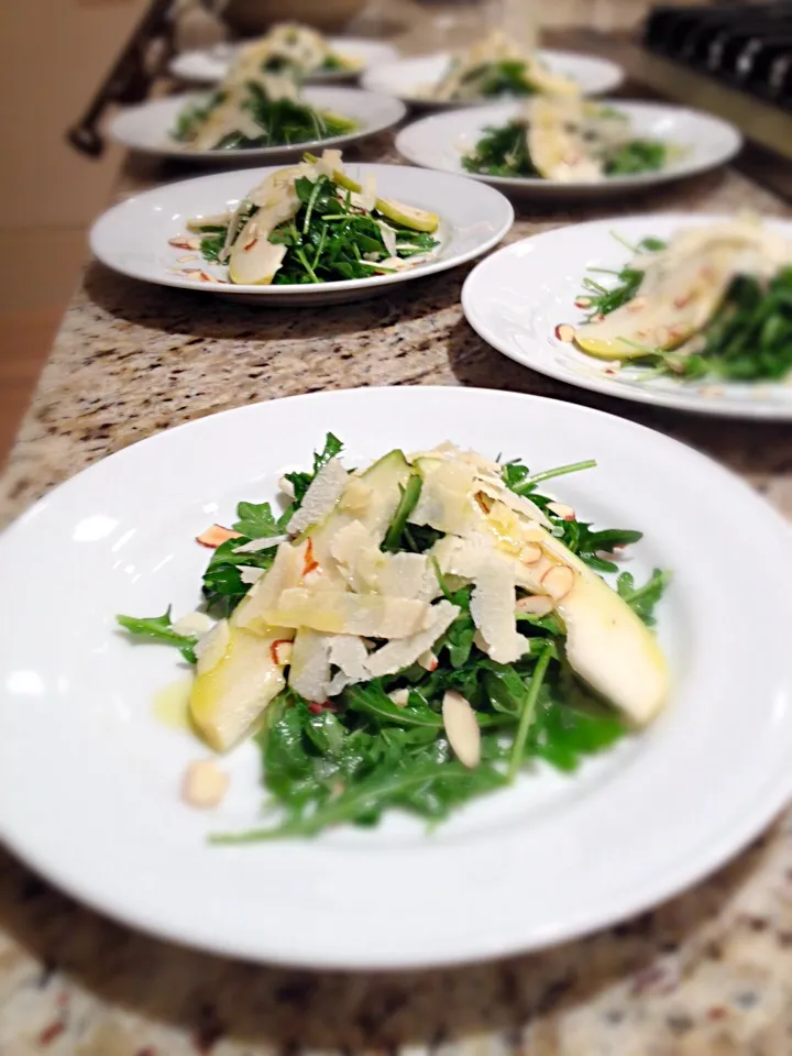 Arugula and pear salad with almonds, shaved parmesan and lemon vinaigrette|Allisonさん