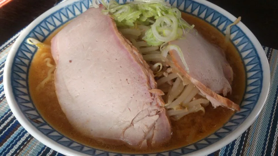 スーパーで「札幌ラーメン白樺山荘」の味噌ラーメンゲット。彩未の方が美味しいかな～|SATOSHI OOCHIさん