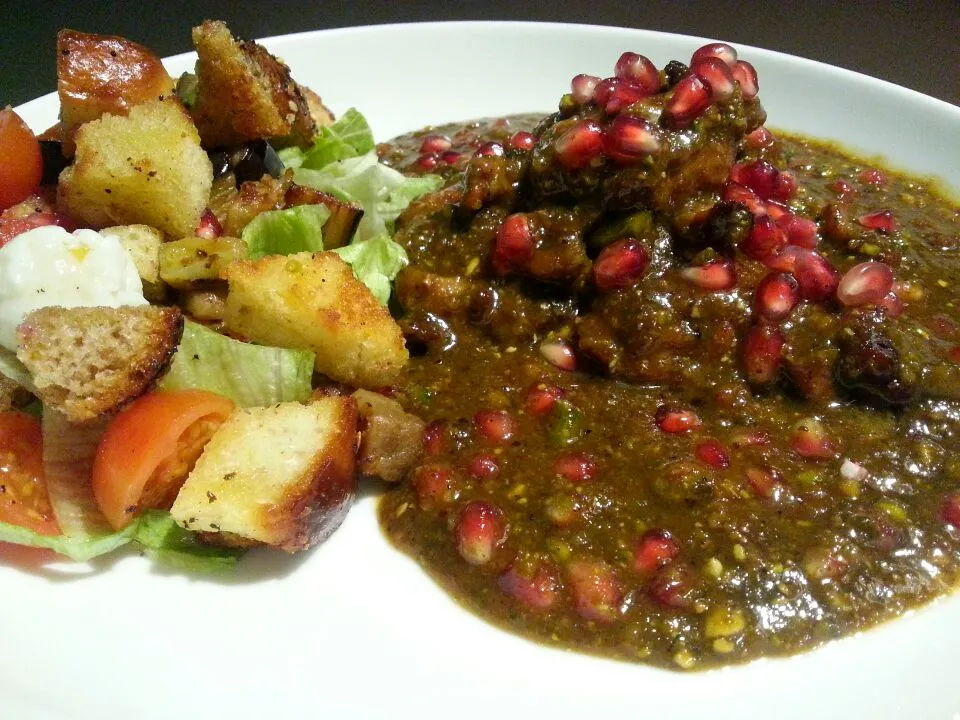 Chicken with pistachio-pomegranate-sauce and a salad|Frank&Jolanda - Eteninbeeldさん