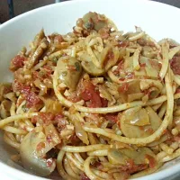 fried spaghetti with anchovies, tomotoes & capers|cindy poeさん