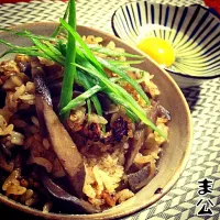 すき焼きの残り汁と煮〆の牛蒡、蒟蒻で土鍋炊き込みご飯