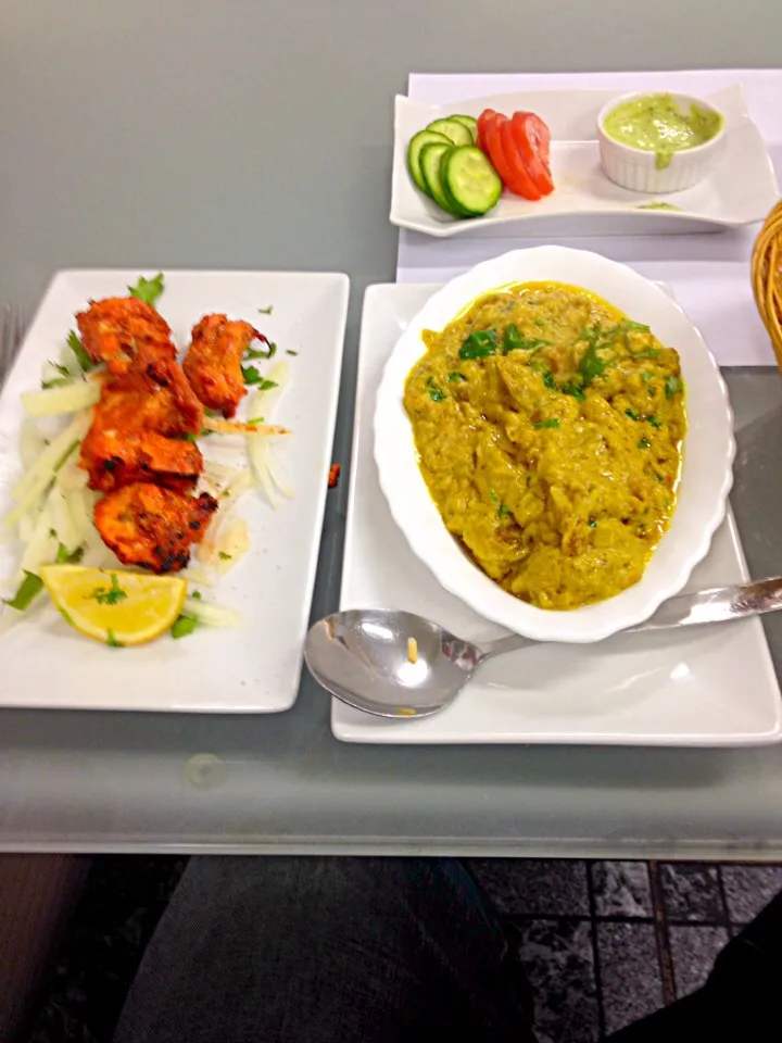 Snapdishの料理写真:Chicken tikka & curry pakoora|Generaalさん