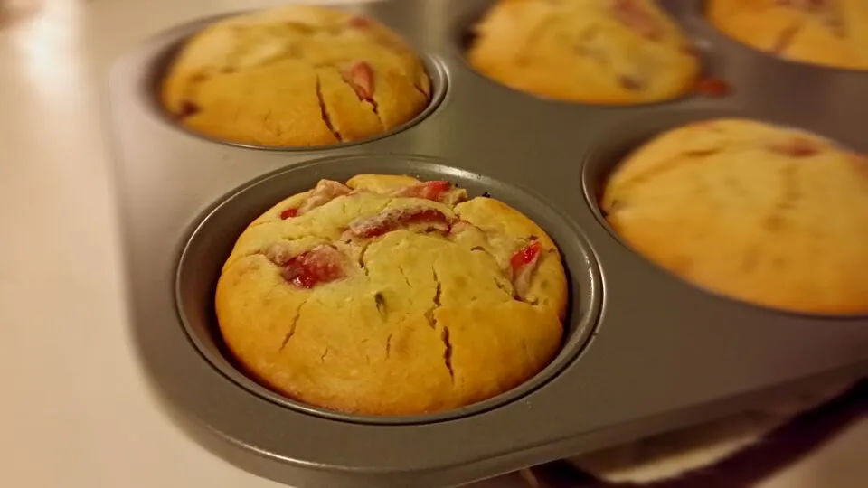 Strawberry Lime Coconut Oil Muffins|へレンさん