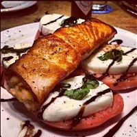 Salmon w/mozzarella and tomatoes|alexさん