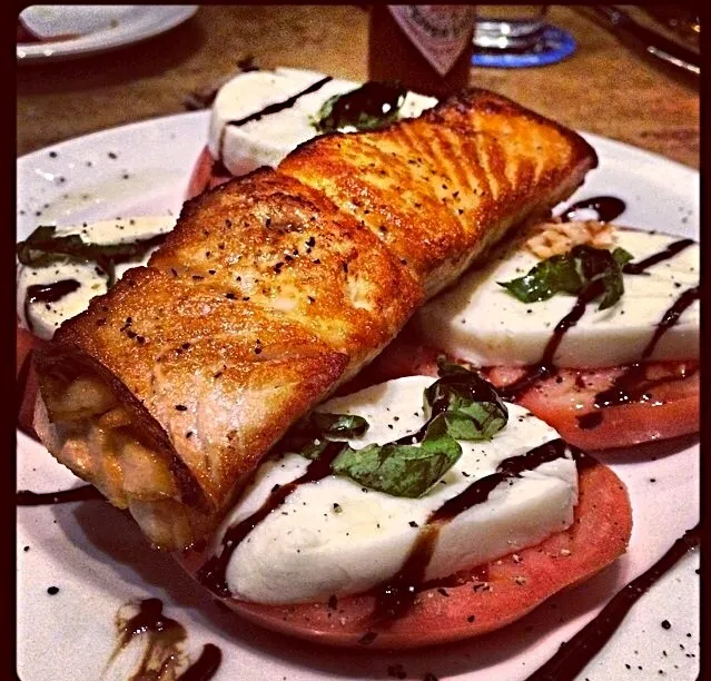 Salmon w/mozzarella and tomatoes|alexさん